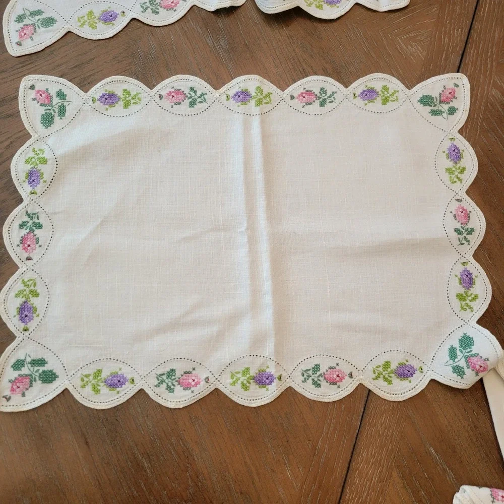 Vintage Linen Floral Cross stitch Luncheon Placemats And Napkins 3 Sets